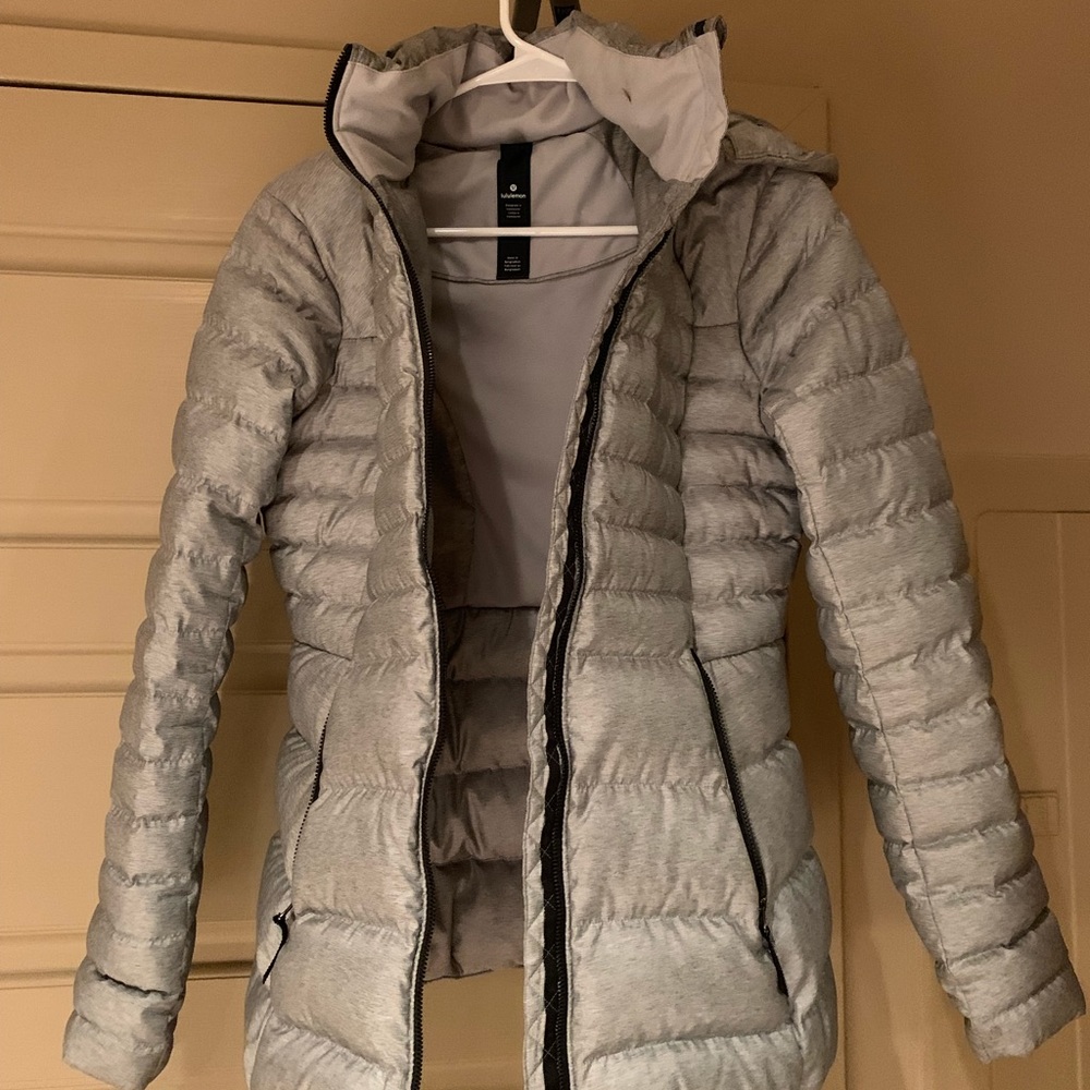 Never worn lululemon size 6 down jacket
